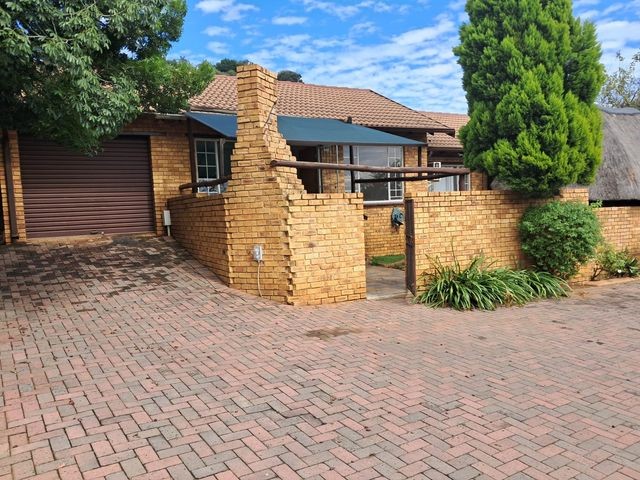 3 Bedroom Property for Sale in Safari Gardens North West